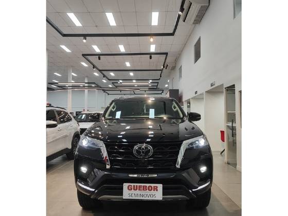 TOYOTA HILUX SW4 2.8 D-4D TURBO DIESEL SRX 7L 4X4 AUTOMÁTICO TOYOTA HILUX SW4 2.8 D-4D TURBO DIESEL SRX 7L 4X4 AUTOMÁTICO